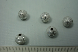 [ 5835 ] Alluminium Verzilverd bewerkt kraaltje 7.7 mm. per stuk