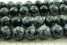 +[ 8563 ] Snow flake Obsidiaan  10 mm.  per streng 39 cm.