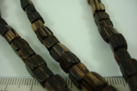 [ 7049 ] Palm houten blokjes +/- 7 x 6.5 mm. per streng