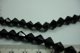 [ 6779 ] Conisch geslepen Glaskraal 8 mm. Zwart, per streng