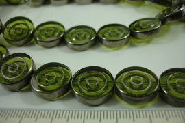 [ 6474 ] Glas kraal rond 15.5 mm. Groen met Zilverranden, 21 stuks