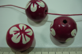 +[ 8701 ] Houten kraal 20 mm. D. Roze met witte bloem, per streng