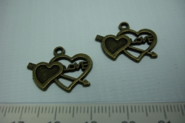 [ 0730] Twee Hartjes met love, 20 x 17 mm. per stuk