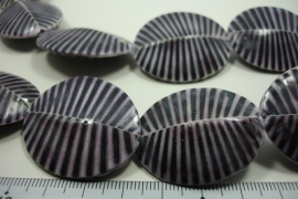 [ 10005 ] Zebra Pecten 36 x 31 x 11 mm. Purple/Black, per streng