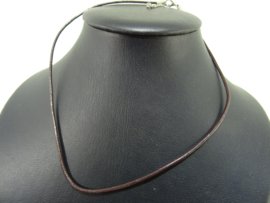 [ 5928 ] Leder Ketting 3 mm. Bruin, 45 cm. + 4 cm.