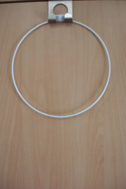 +[ 8676 ] Ring 20 cm. metaal met wit omhulsel, per stuk