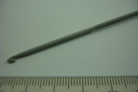 [ 8501 ] Haaknaald 2 mm. Grijs metaal, per stuk