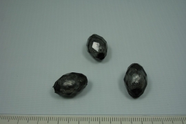 [0581 ] Zilverfolie kraal Zwart, ovaal 18 mm. per stuk