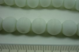 [ 6795 ] Glaskraal  Wit 10 mm. met Rubber huls, per streng