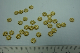 [ 5783 ] Spacer, Balineesje  4 x 2 mm. Goud kleur, 32 stuks