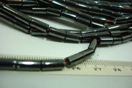 +[ 7132 ] Magneet Hematiet tube kraal 8 x 5 mm. Glad, per streng
