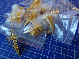 Partij:  10 stuks PENDELS Goud kleur Spiraal