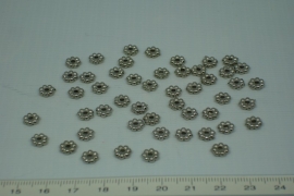 [5243 ] Balineesjes  6 mm. Zilverkleur , 50 stuks