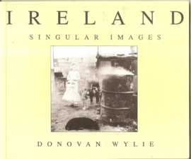 Wylie, Donovan: "Ireland. Singular Images".