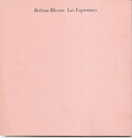 Rheims, Bettina: Les Espionnes". 