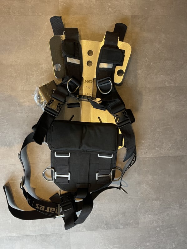 METAL BACKPLATE + SCREWS + BUTTPLATE WITHOUT HARNASS