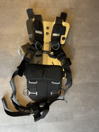 HORIZON METAL BACKPLATE + SCREWS + BUTTPLATE + HARNESS