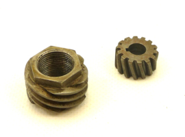 Weslake 8-V twins Oil pump spiral gear assy (W53 + W64)