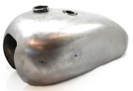 Triumph Petrol tank bare-metal   US-type    Opn. 83-7301 (a.o.)