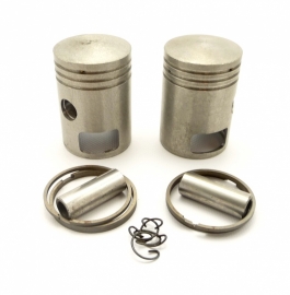 CZ 250 cc two stroke Twins  Set of pistons complete (623 12 170 / 180 etc))