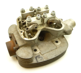 CCM 4-valve cylinder head c.w. sundries (NOS)