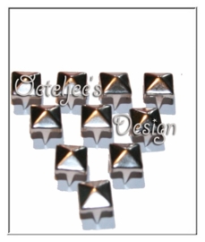 Stoere studs oudzilverkleur