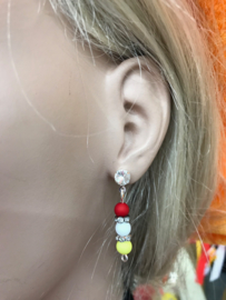 Oeteldonk rood wit gele oorbellen strass met strass spacertjes