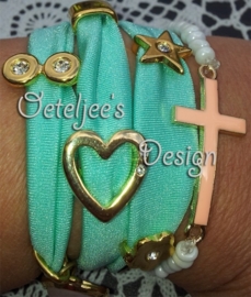 Armband Spray turqoise green met  kruis licht peach