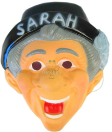 Masker Sarah lachend met hoed