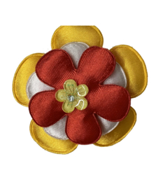 Corsage bloem Oeteldonkse kleuren rood wit geel en strass steentje