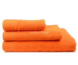 Geborduurde handdoek met eigen naam of tekst oranje