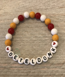 Armbandje met Oeteldonk letters wit en hartjes