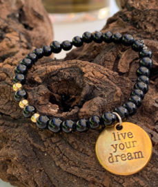 Zwarte armband met tekstbedel : 'live your dream'