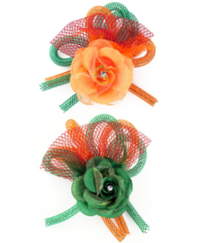 Carnavals broche Kruikenstad bloem met veertjes groen-oranje