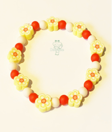Oeteldonks kralen armbandje met bloemetjes rood wit geel meisje