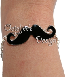 Metalen moustache snor met epoxy ± 9x31mm met 2 oogjes (± 2mm)