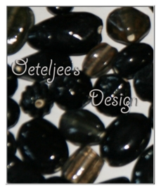 Glaskralen - Mix zwart 4- 15 mm 60 stuks per 100 gram