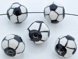 Porseleinen kraal voetbal zwart wit