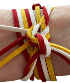 Oeteldonks wikkel horloge rood wit geel met kralen en bedel