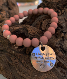 Taupe armband met tekstbedel : 'i love you to the moon and back'