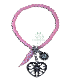 Armbandje roze met hartje zilverkleur en bedel