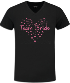 T-shirt zwart V-hals met pink glitter opdruk "Team Bride" en hartjes