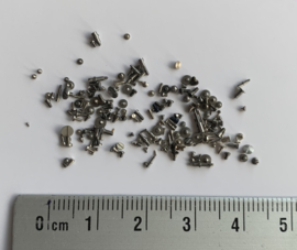 CO79 assortiment zeer kleine diverse schroefjes voor polshorloges, Zwitserland, ca 200 st.
