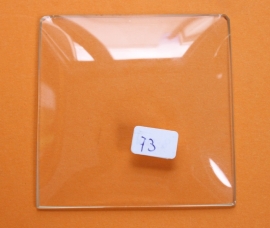 Oud vierkant bol glas, 73 x 73 mm.