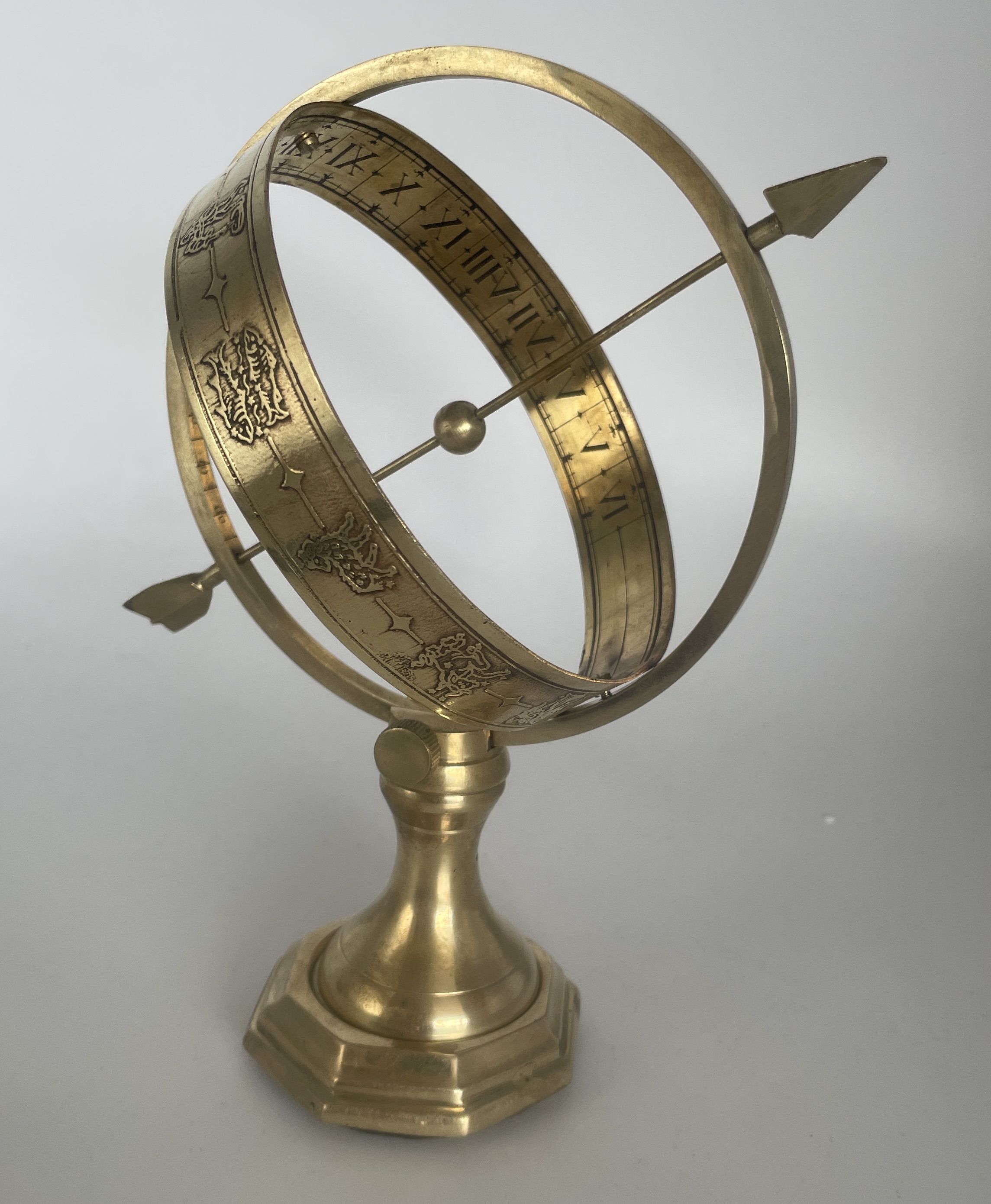Zonnewijzer, tafelmodel, hoogte ca 20 cm