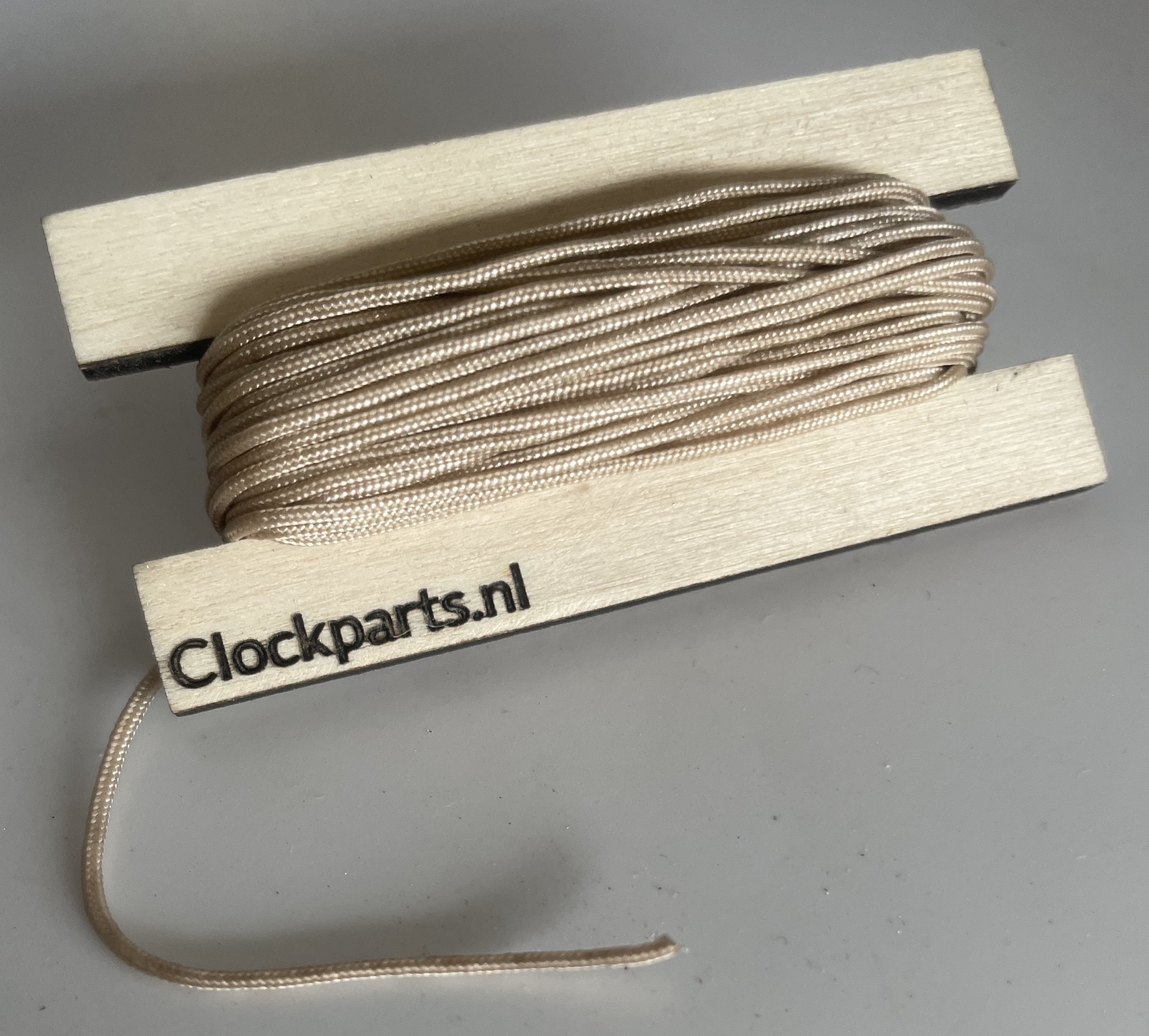 R38 Synthetisch koord, geweven, Beige, dikte 1.00 mm/L. 6,4 meter