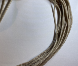 R47 Synthetisch koord, geweven, Beige, dikte 0.80 mm/L. 6,4 meter