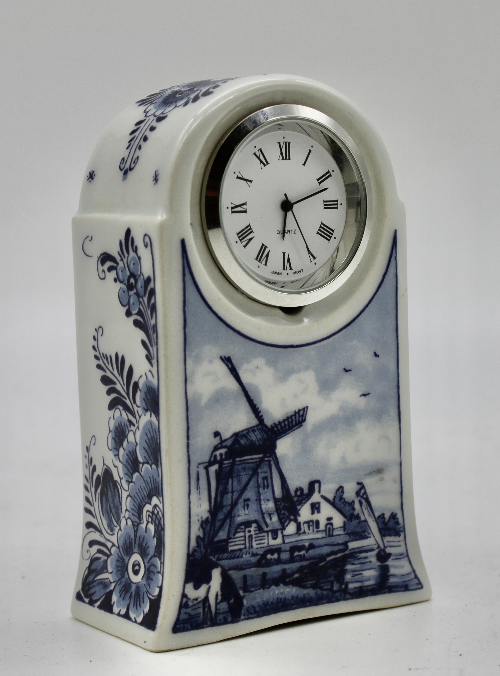 Delfts Blauw bureau klokje met Japans uurwerk, H. 10 cm