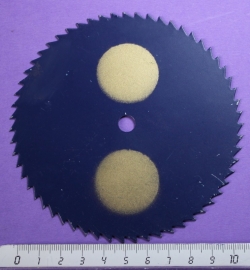 mn-5 Metalen maanschijf met gestileerde manen op blauwe achtergrond 112 mm