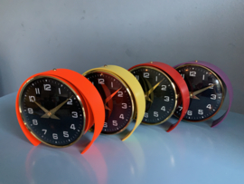 Vintage tafelklok, rood, New old stock (NOS)